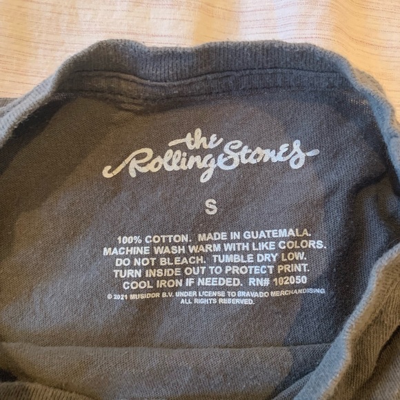 Cute vintage looking Rolling Stones band tee! - Picture 3 of 3